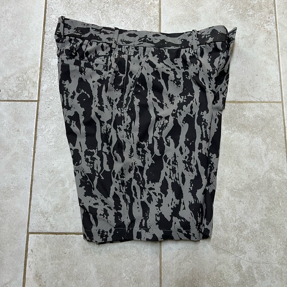 1 pair NEW Mens $70 NIKE Dri Fit Hybrid 10.5 Camo Golf Short CU9411-003 size 36 - Picture 2 of 10